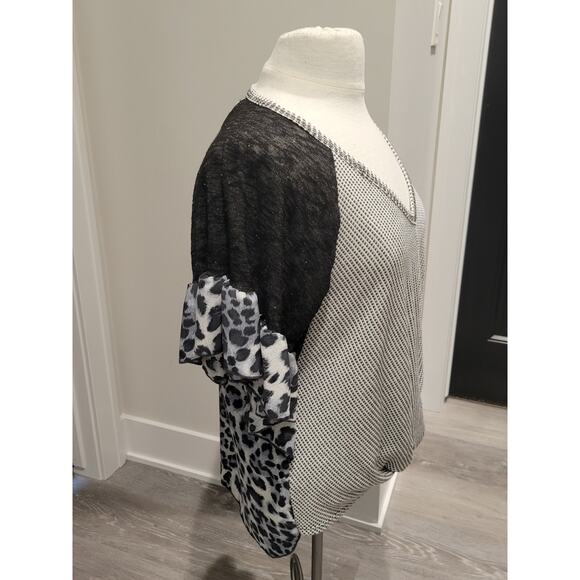 Chrysanthemum Boutique Boho Top Womens Small Grey Black Leopard Animal Print - Picture 6 of 13